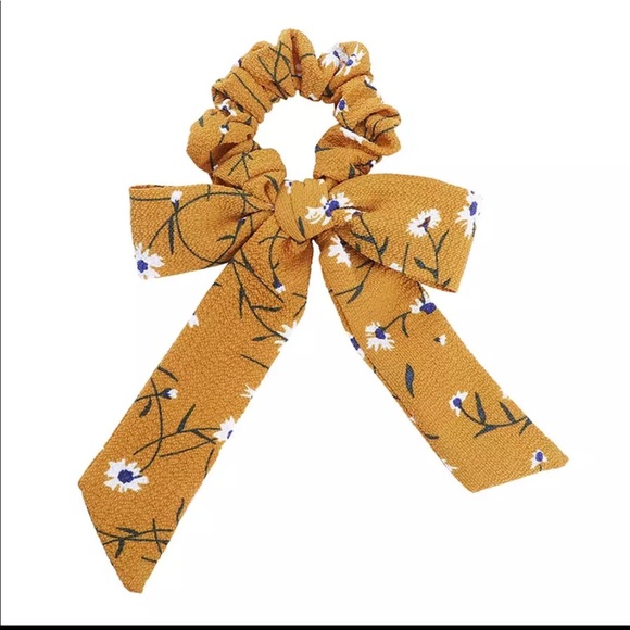 NEW ARRIVAL | Bow Scrunchie 1 for $12, 2 for $18 - Picture 4 of 8